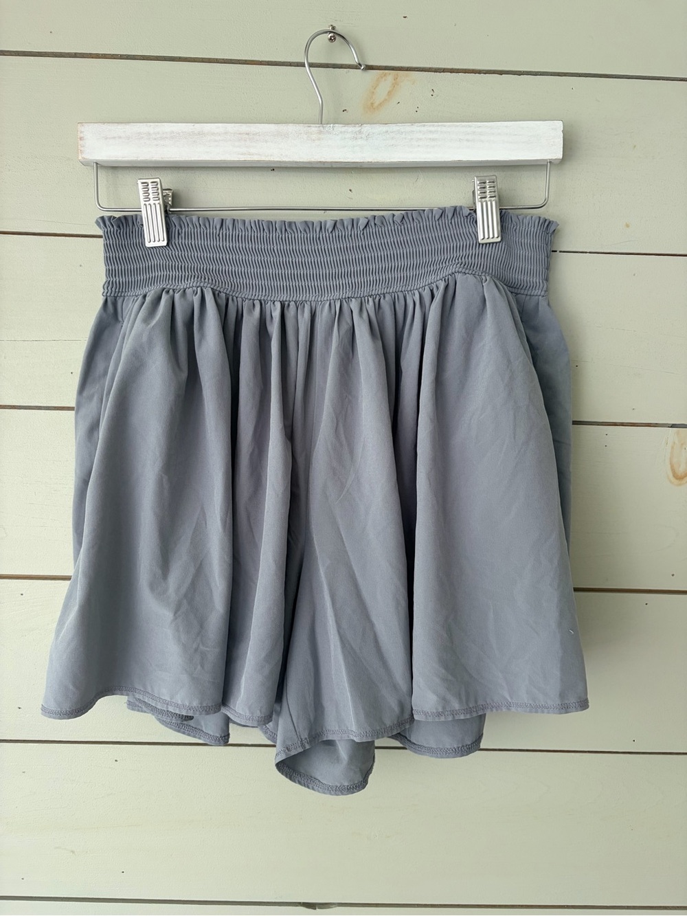 Athleta Grey Smocked Waist Flowy Athletic Shorts Size Small